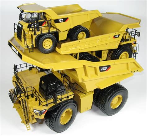 Miniature Construction World Caterpillar 797f Mining Truck