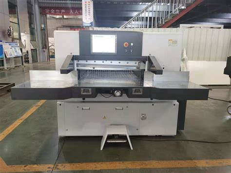 Guowei High Speed Program Control Computerized Paper Cutter Paper