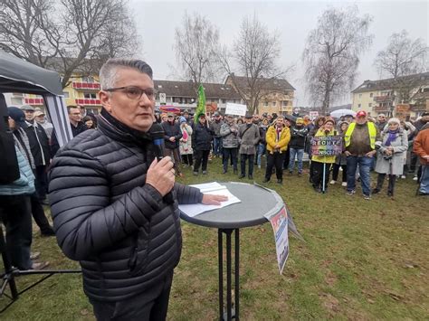 Demo Auf Dem Birkenfelder Mozartplatz 500 Stimmen Erheben Sich Gegen