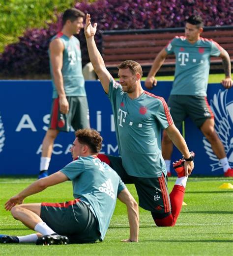 Bayern Munichs Goalkeeper Manuel Neuer C Editorial Stock Photo Stock