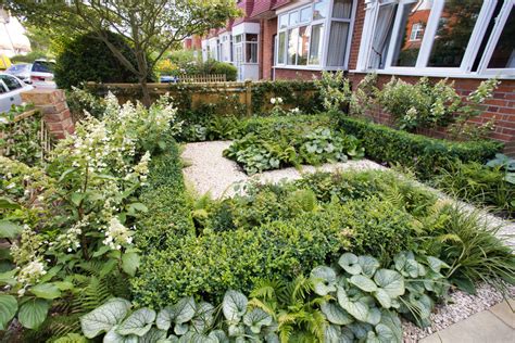 An East Facing Front Garden With A Classic And Contemporary Feel