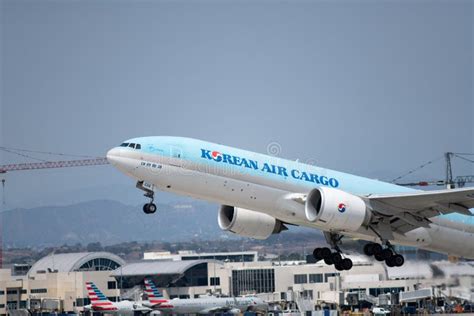 Korean Air Cargo plane editorial photo. Image of states - 228974396