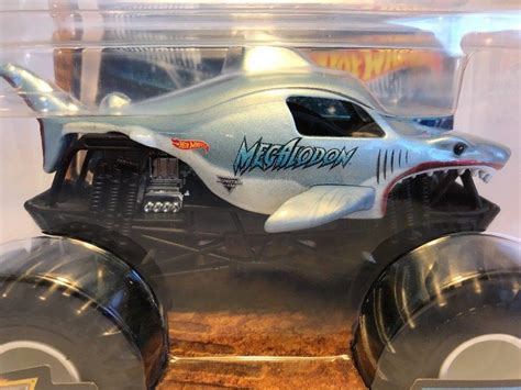 Monster Jam Megalodon Hot Wheels Shark Truck 2018 1:24 Hard to Find ...