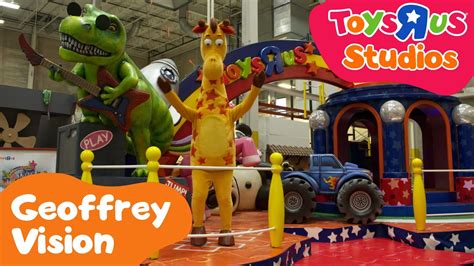 Geoffrey S First Look At His Macys Parade Float Toysrus Youtube