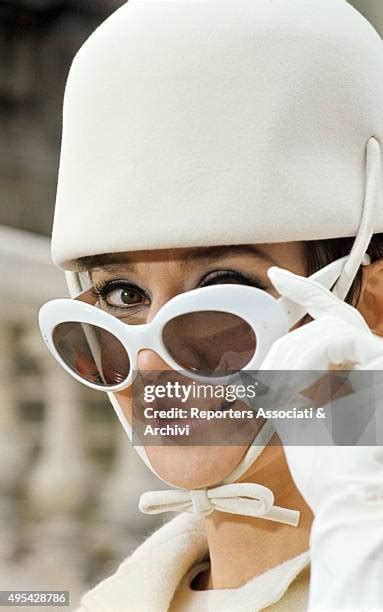 73 Audrey Hepburn Sunglasses Stock Photos, High-Res Pictures, and ...