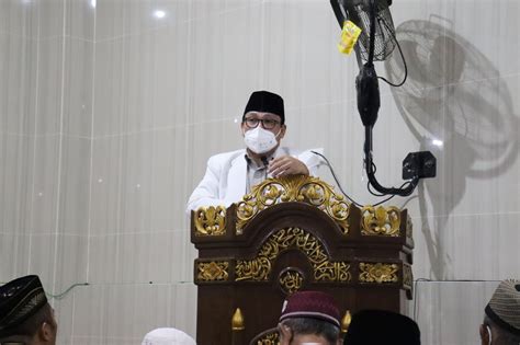 Solat Tarawih Wahdi Ajak Masyarakat Untuk Berlomba Lomba Dalam