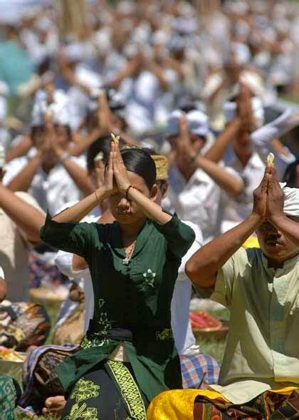 Sembahyang Sejarah Hari Raya Upacara Yadnya Di Bali