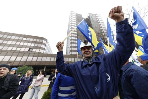 Zeni Ki Rudari Stigli Na Mirni Protest U Sarajevo Rtvtk Najbli I Vama