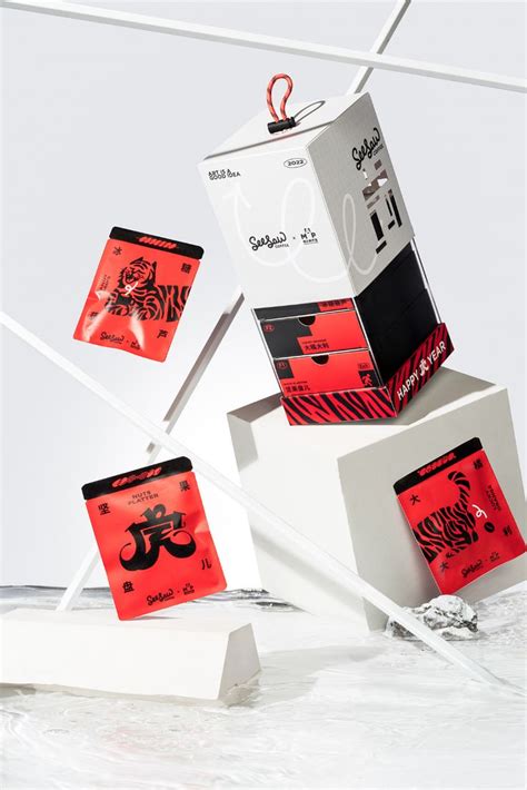 Seesaw 虎年限定咖啡挂耳礼盒 冯 超伟 Packaging design inspiration Graphic design