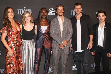 Titans Cast at New York Comic Con 2018 - Titans (2018 TV series) Photo (41595082) - Fanpop