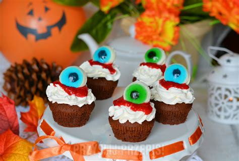 Muffinki Z Krwawym Okiem Na Halloween Przepis PrzyslijPrzepis Pl