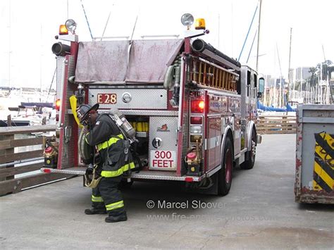 Fire Engines Photos - Engine 28 SFFD back pier 39