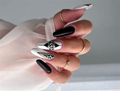 Ideia De Unha Preta E Branca - Explore o preto e branco com essas ideias de Unhas Decoradas - Unhas ...