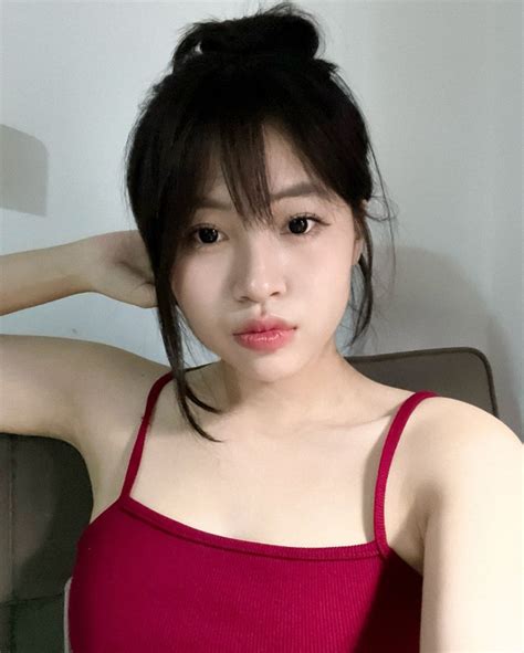 Hot girl đất võ có nụ cười toả nắng hút hồn người đối diện