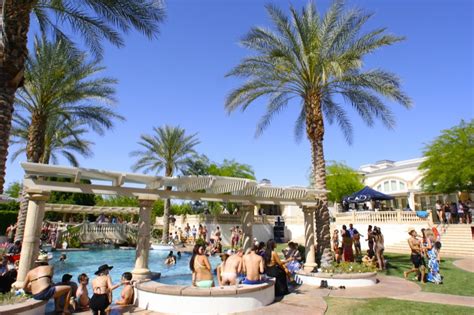 COACHELLA WEEKEND 2 WITH VICE AT THE CLUBHOUSE MANSION POOL PARTY ...