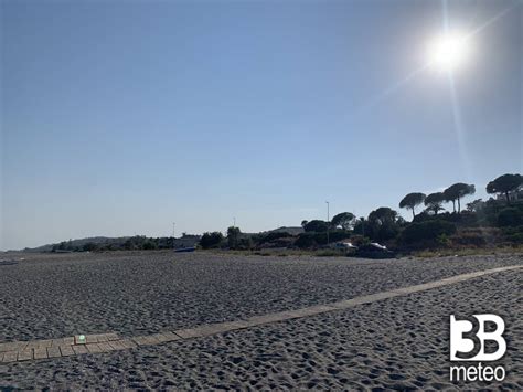 Foto Meteo Il Sole Splende Nel Cielo In Attesa Di Esser Stellato Noi