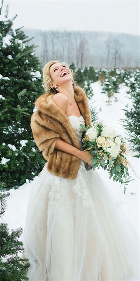 20 Cool Faux Fur Winter Wedding Ideas Deer Pearl Flowers