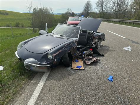 Insgesamt Drei Verletzte Unfall Nach Sekundenschlaf Oldtimer Fahrer