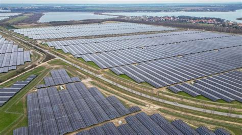 Langenenslingen Enbw Startet Solarpark Der Superlative Im S Dwesten