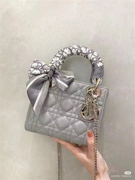 Pin By Moonnnnn On Ph Ki N Dior Bags Designer Fashion Womens