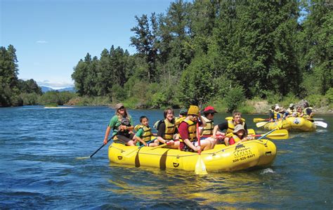 Family river rafting tours near Snoqualmie Pass