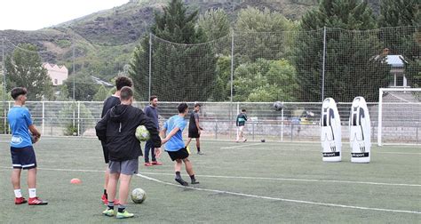 Máis dun cento de rapaces pasarán este ano polo campus de fútbol do CD