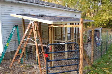 Our Little Backyard Farm: Pallet Goat Shed