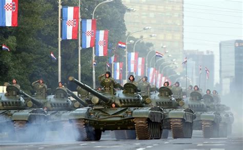 Foto Provjerite Kako Teku Posljednje Pripreme Za Vojni Mimohod Za Oluju