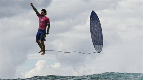 Conheça a história por trás da foto icônica de Gabriel Medina em Paris