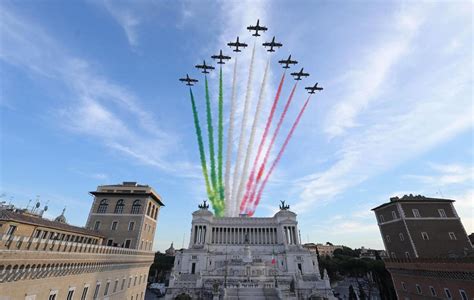 Frecce Tricolori Oggi Giugno Lo Spettacolo Nei Cieli Di Roma Orario