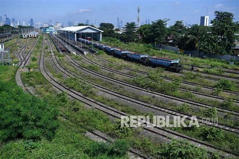 Depo Kereta Api Cipinang Terbesar Di Indonesia Republika Online