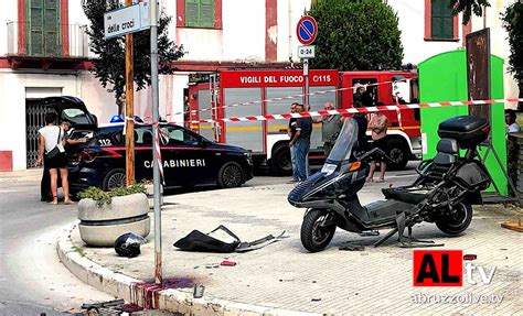 Con L Auto Travolge Motociclista E Fugge Incidente Stradale A