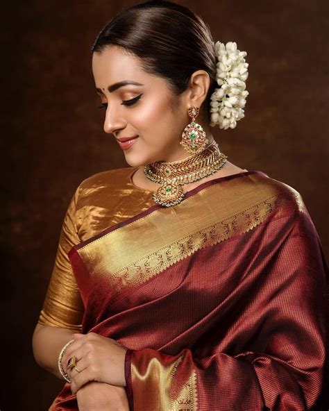 Trisha Krishnan Stuns In Traditional Silk Saree For Ponniyin Selvan