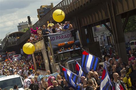 Decenas De Miles De Berlineses Celebran Hoy El Orgullo Gay