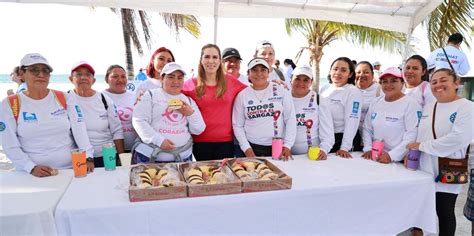 Atenea G Mez Ricalde Encabeza Tradicional Corte De Rosca De Reyes Con