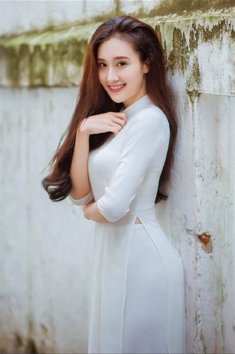 Hot Girl khoe dáng chuẩn mặt xinh trong tà áo dài TongDaiKienThuc