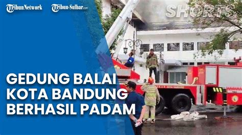 Petugas Damkar Berhasil Padamkan Api Yang Melalap Gedung Balai Kota