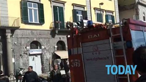 Crolla Palazzina Nel Centro Di Napoli