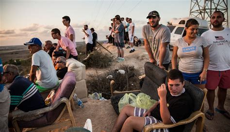 Israelis Watch Bombs Drop on Gaza From Front-Row Seats - The New York Times