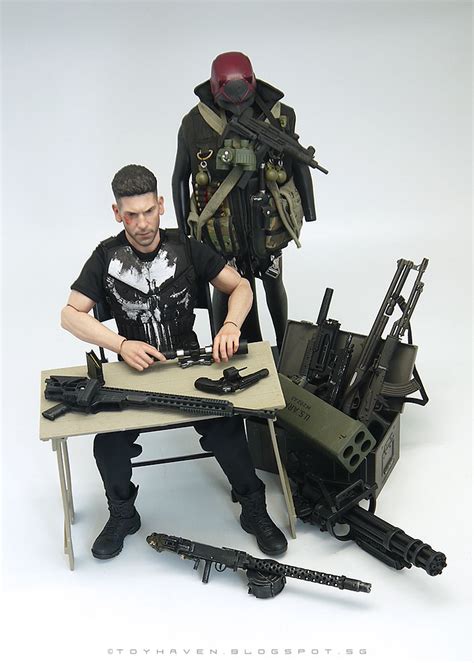 Toyhaven Hot Toys 1 6th Scale Jon Bernthal The Punisher Action Figure And His Cache Arsenal