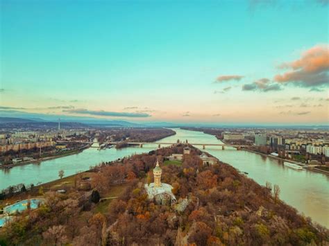 Premium Photo | Aerial view of the danube river in budapest hungary