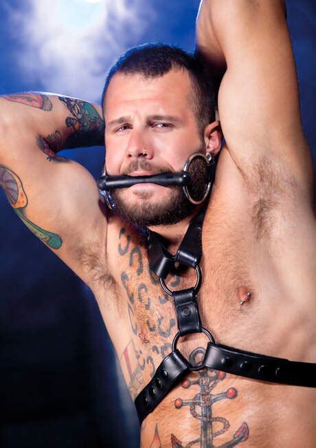 Hot Americans Hunk Johnny Hill And Hunk Dillon Diaz Have A Good Interracial Oral Sex