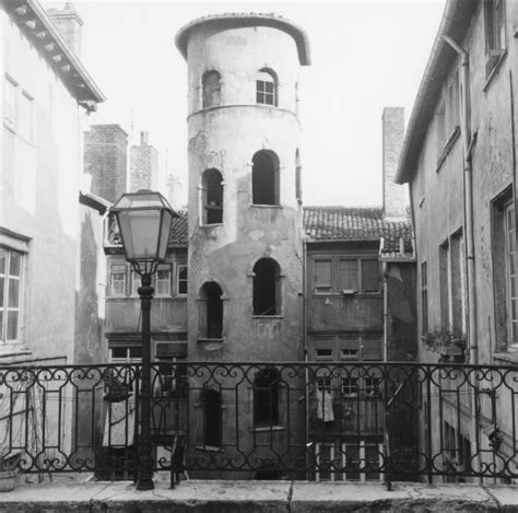 Photographes en Rhône Alpes 16 rue du Boeuf La Tour rose avant