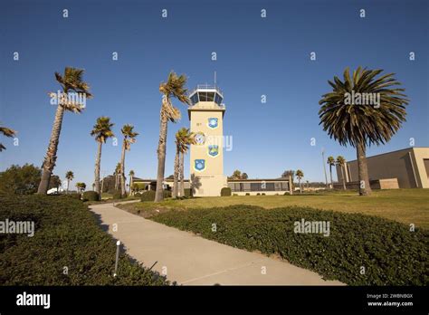 VANDENBERG AFB Calif la torre de control de tráfico aéreo para el