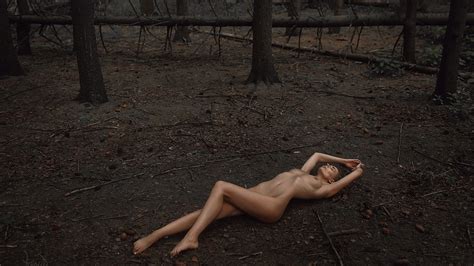 Картинки women andrey popov trees nude belly ribs closed eyes