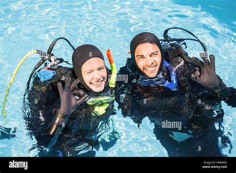 Couple Practicing Scuba Diving Together Stock Photo Alamy