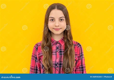 Cara De Adolescente En Estudio Adolescente De Fondo Foto De Una