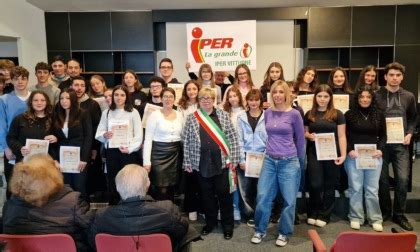 Vittuone Consegnate Le Borse Di Studio A 49 Studenti Vittuonesi