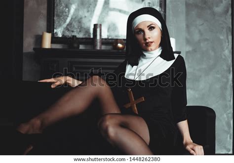 Seductive Nun 505 Images Photos Et Images Vectorielles De Stock