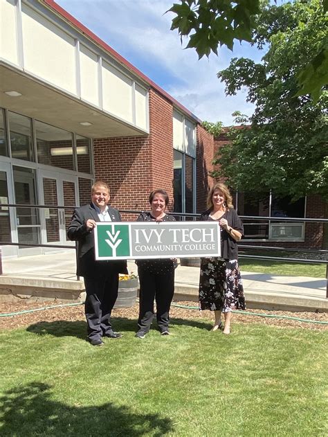 Ivy Tech Fort Wayne to offer classes at Marshall Community Center in ...